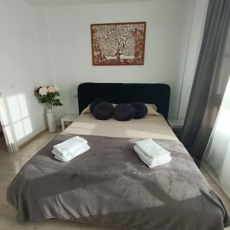 Residencia Arcoiris For Holiday Appartement Callao Salvaje